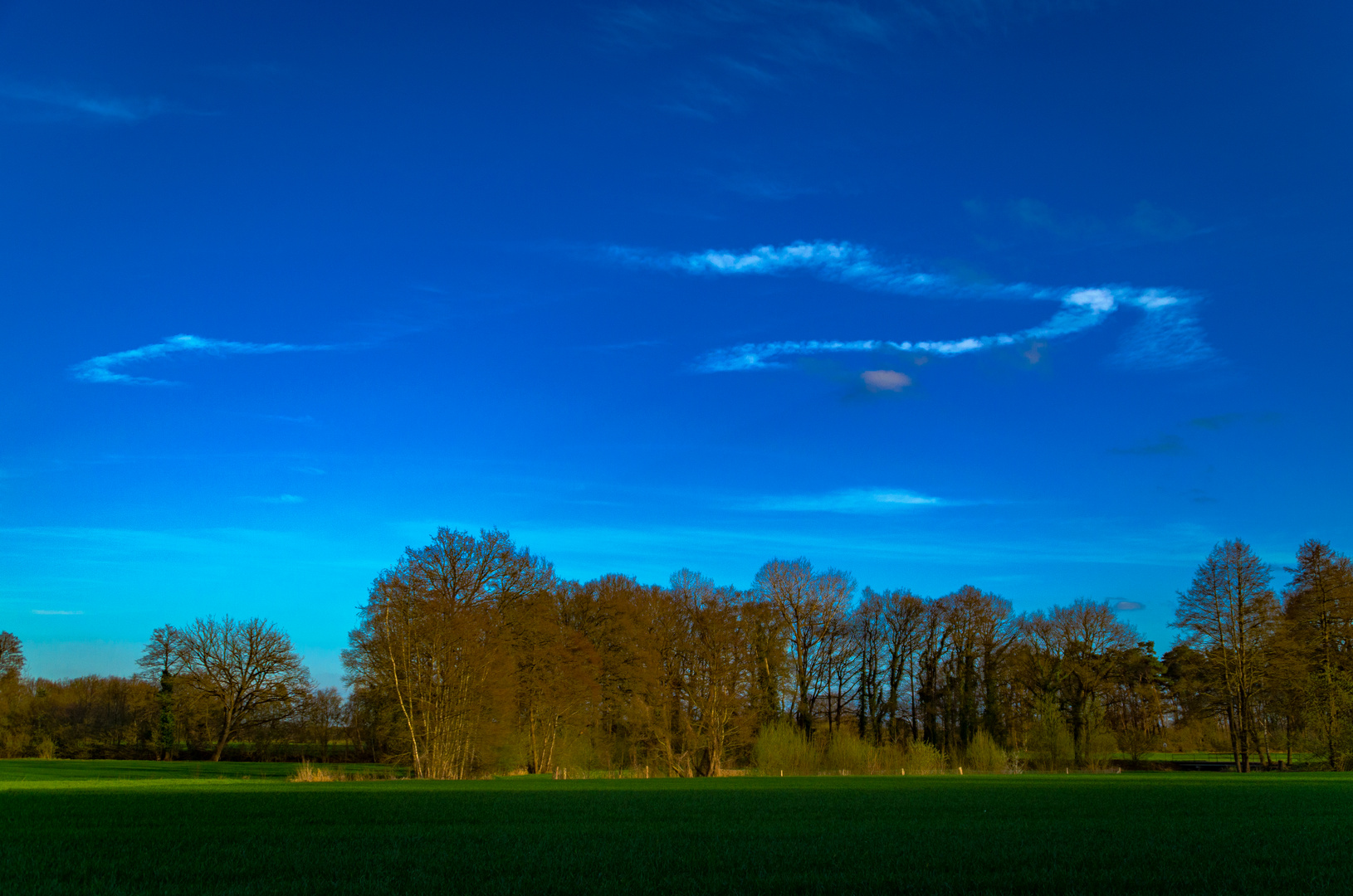 "Sonntag mit Sonne" und leichten Wolken 