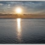 Sonntag - Sonnenuntergang  am Ems Fahrwasser