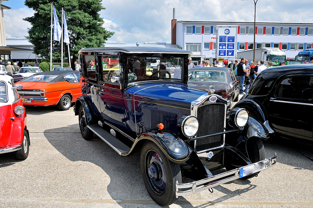 Sonntag war Oldtimertreff - in Lörrach beim TÜV