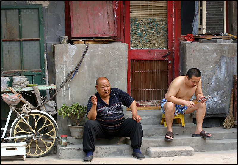 Sonntagmorgens im Hutong - Da schmeckt die Zigarette