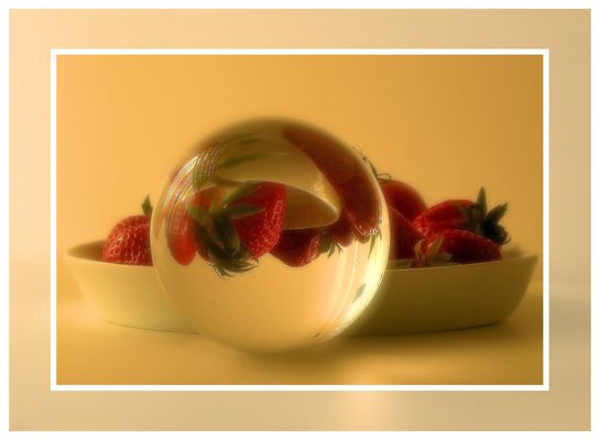 Sonntags abstrakt- Erdbeerkugel