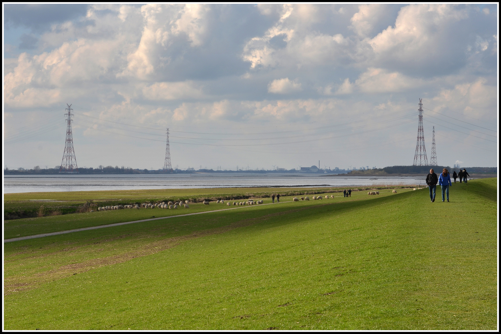 Sonntags auf dem Elbdeich