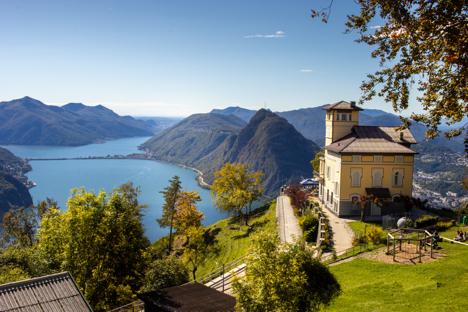 Sonntags auf dem Monte Brè im Tessin