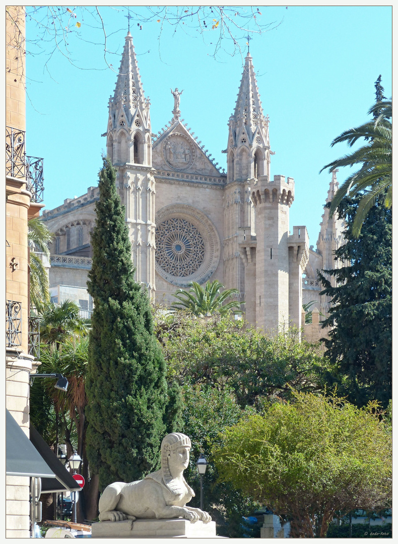 * Sonntags-Kirche * - Kathedrale in Palma