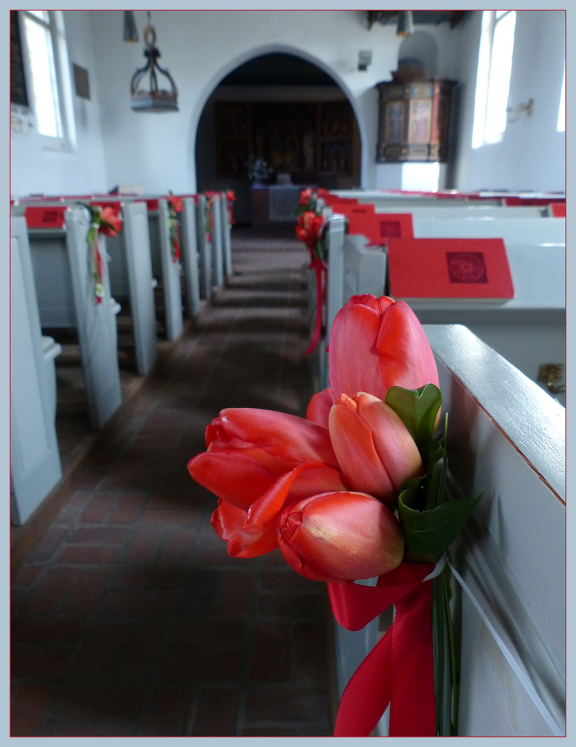 *Sonntags-Kirche* - zum Muttertag mit Blumenschmuck