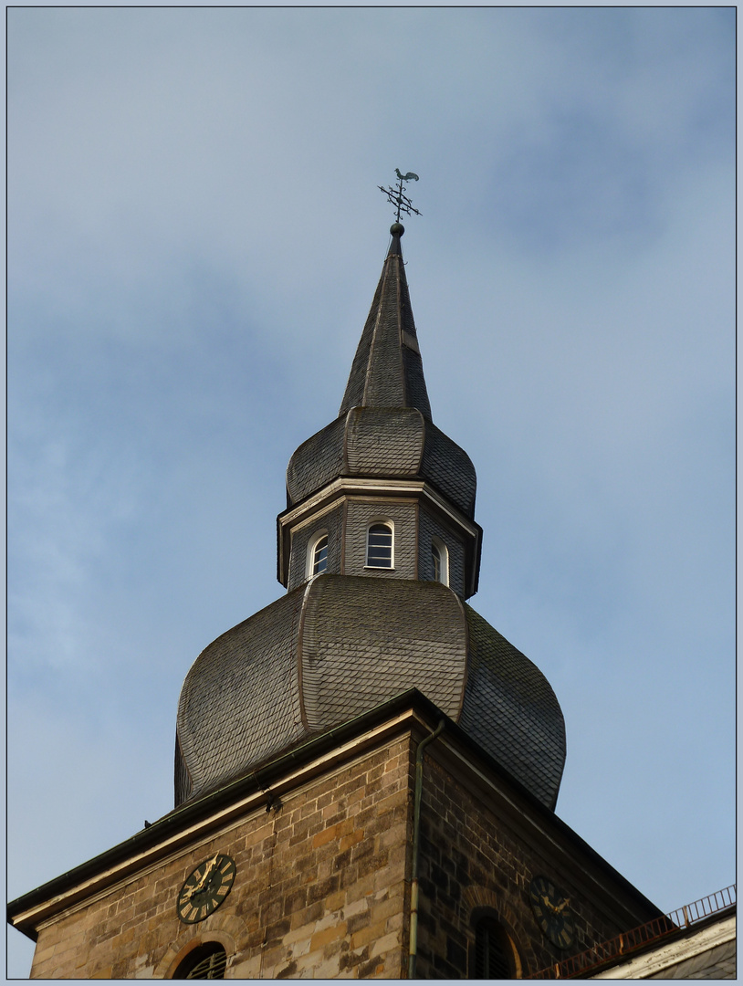 *Sonntags-Kirche* - Zwiebelturmkirche