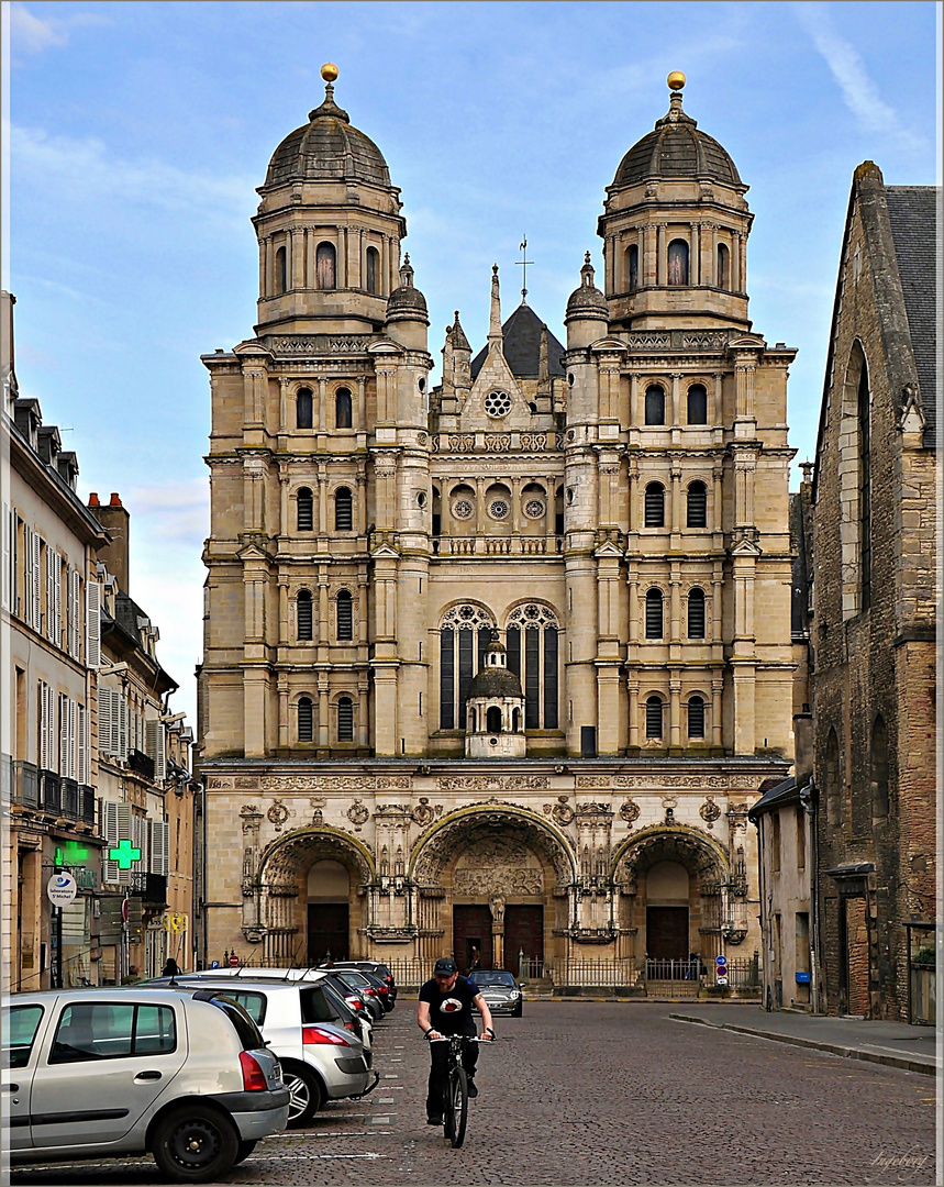Sonntags.Geschichte Cathédrale SaintBenigne . . . Foto & Bild