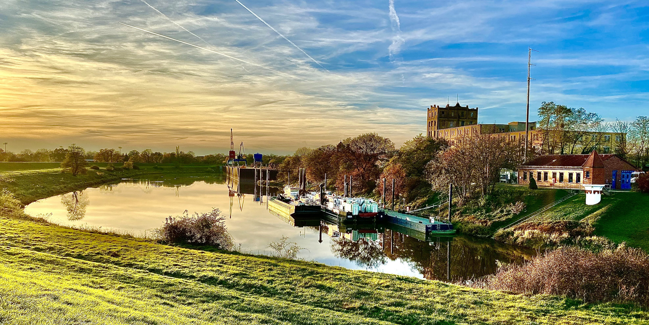Sonntagsruhe im Hafen Foto & Bild | spezial, youth, landschaften Bilder ...