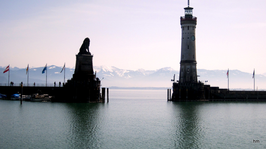 Sonntagsruhe im Lindauer Hafen am Märzende