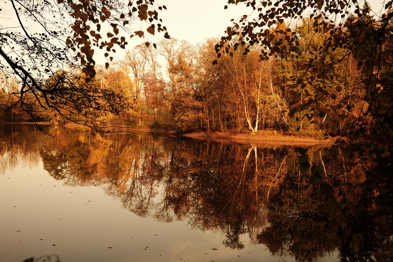 Sonntagsspaziergang an den Fischteichen in Paderborn, bei schönen sonnigen Wetter