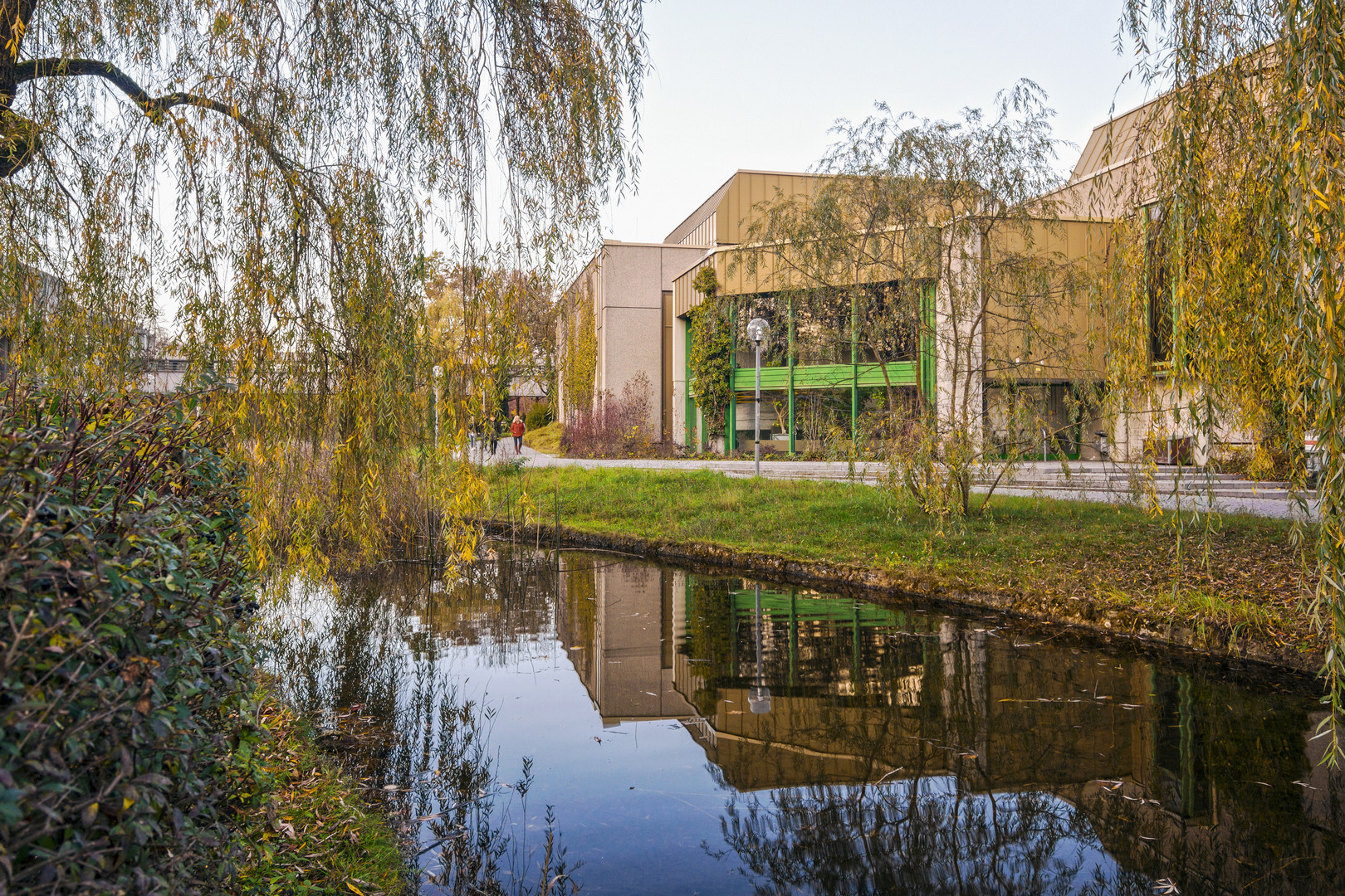 Sonntagsspaziergang auf dem Campus der Universität Augsburg