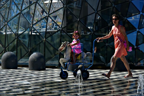 =  Sonntagsspaziergang „Mutter und Kind" = 