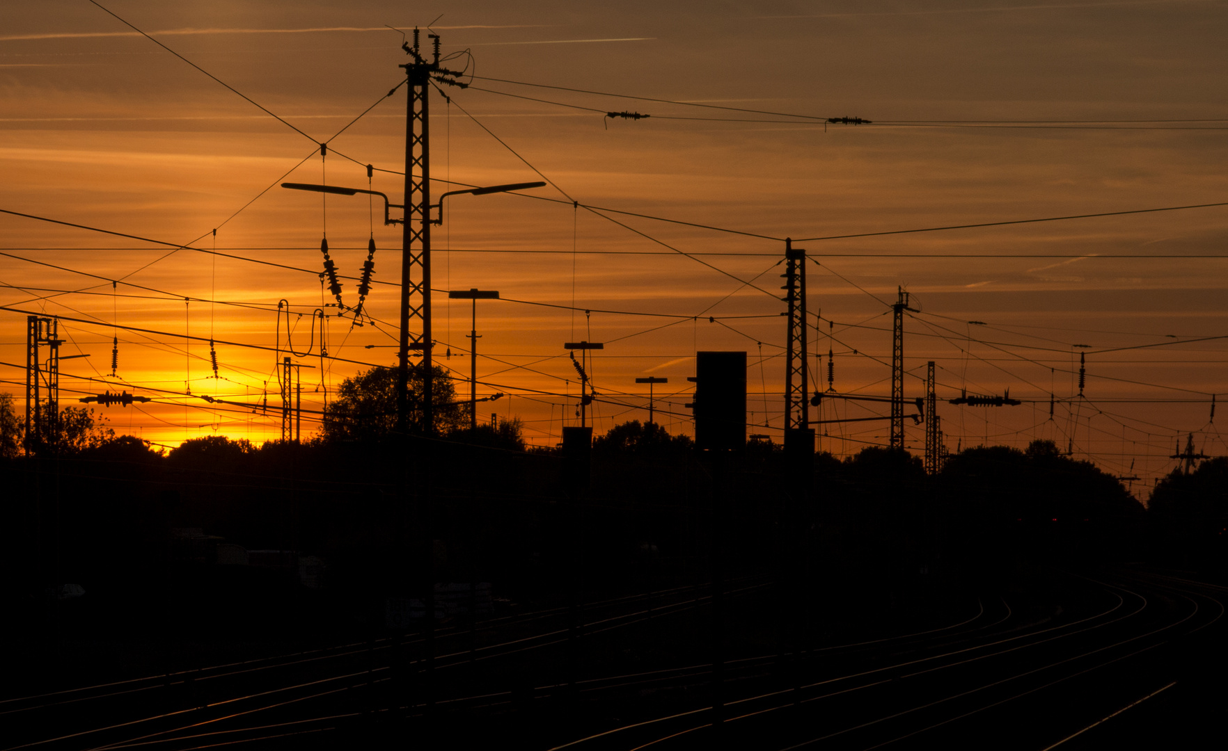 Sonnuntergang im Betriebsgelände