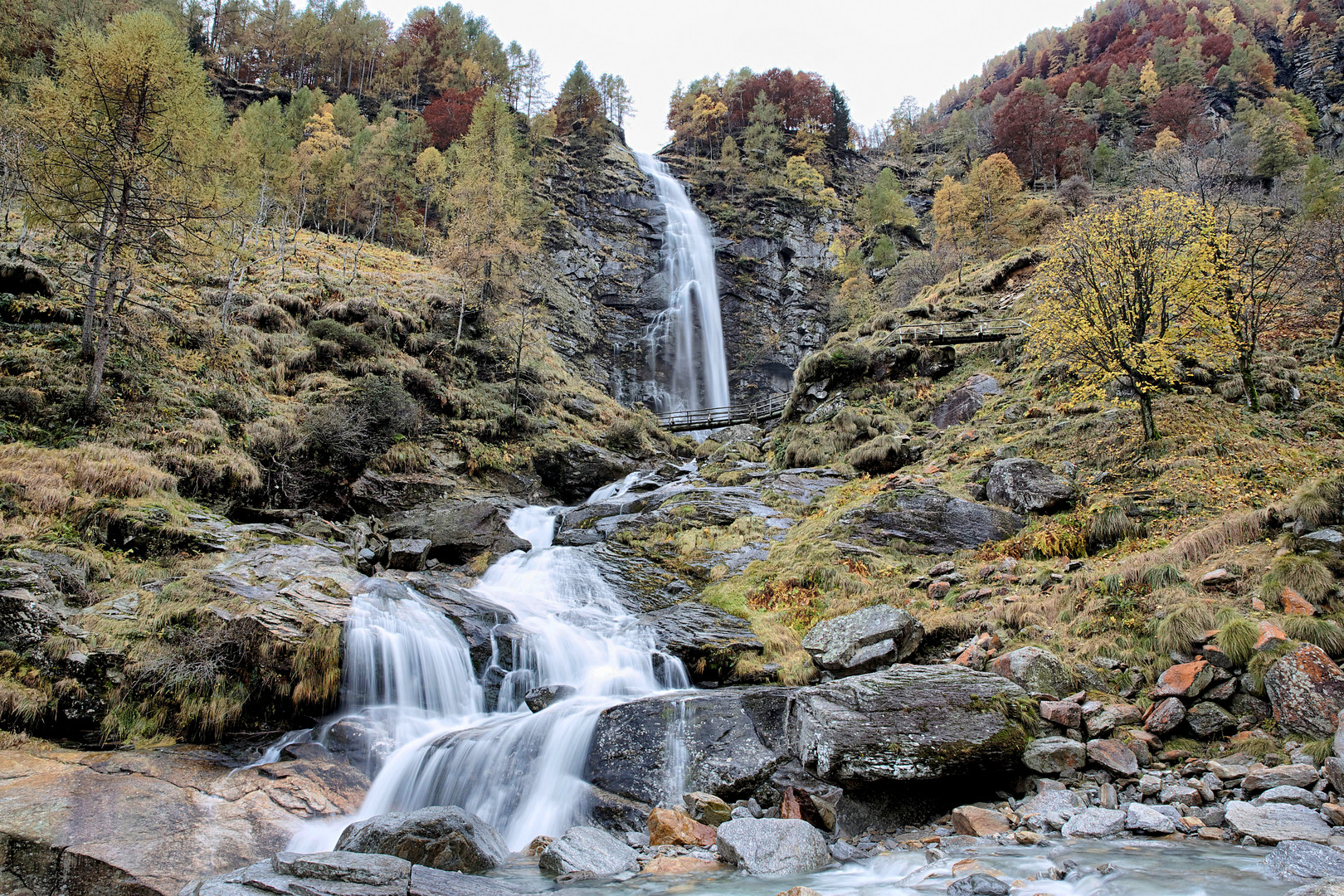 sonogno cascata autunno