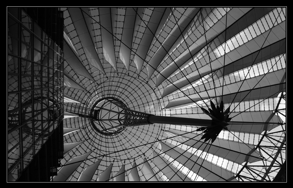 - Sony Center -