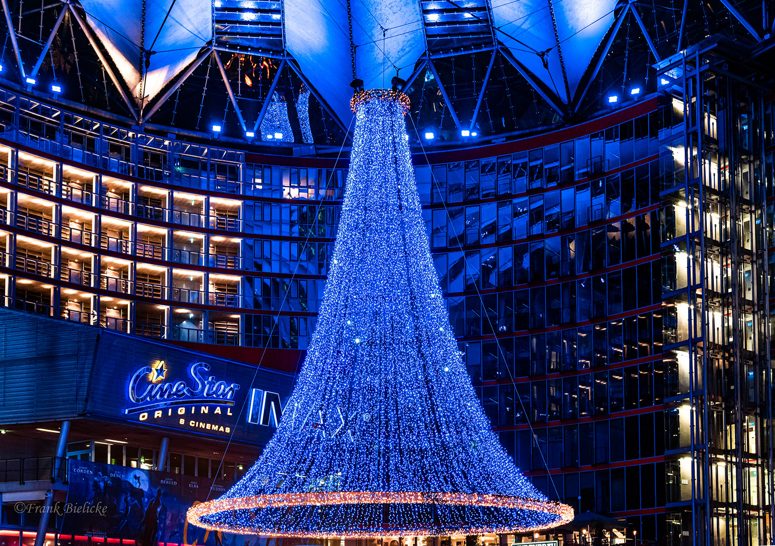 Sony Center Adventsglocke