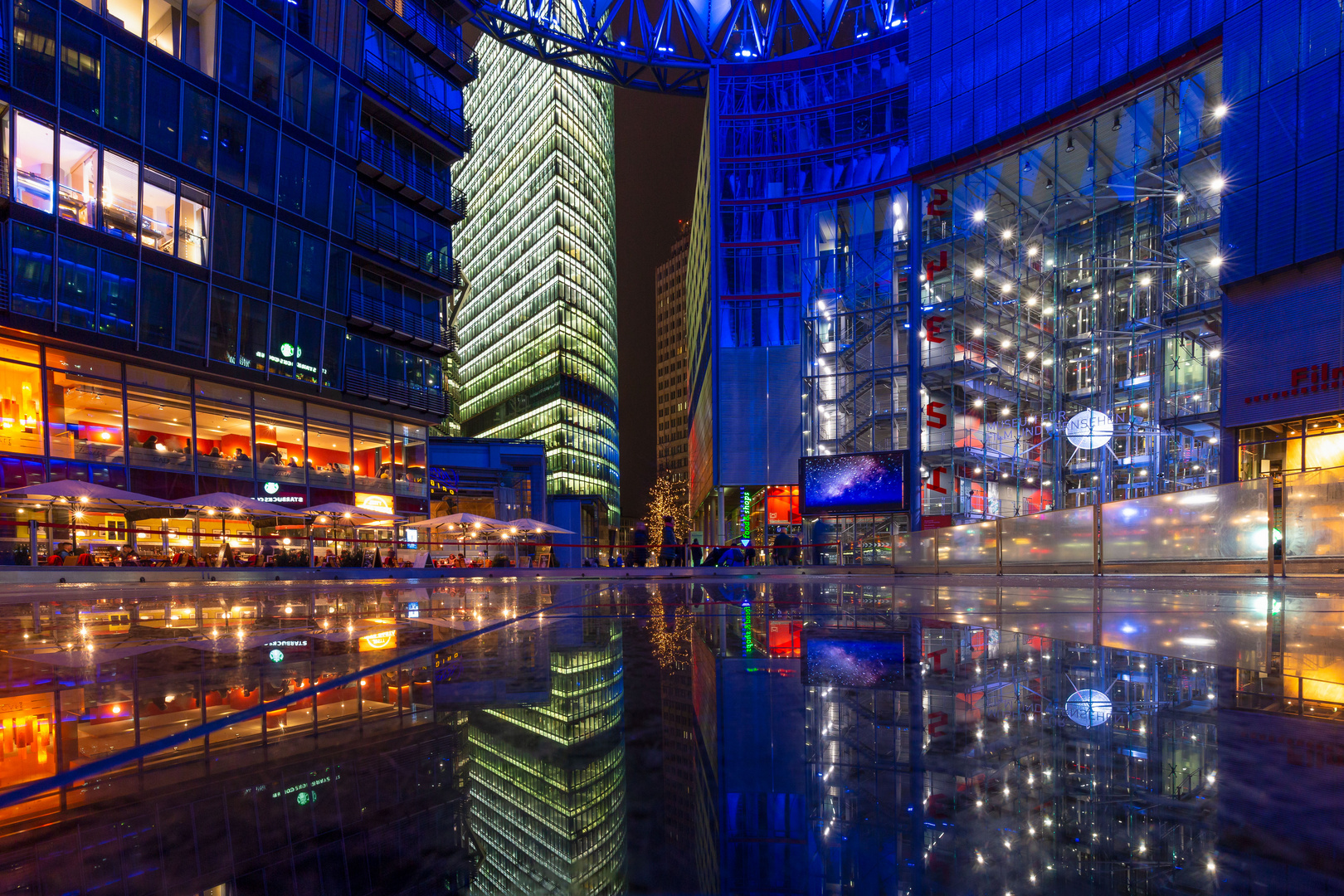 Sony Center am Abend