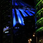 Sony-Center bei Nacht