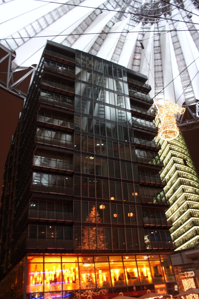 Sony Center bei Nacht