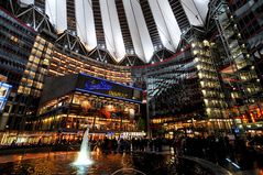 Sony Center bei Nacht