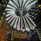 Sony Center bei Nacht