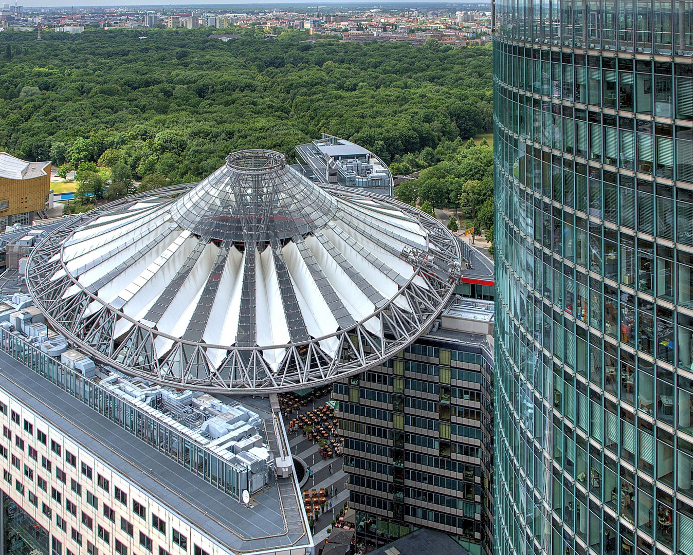 --Sony Center Berlin --