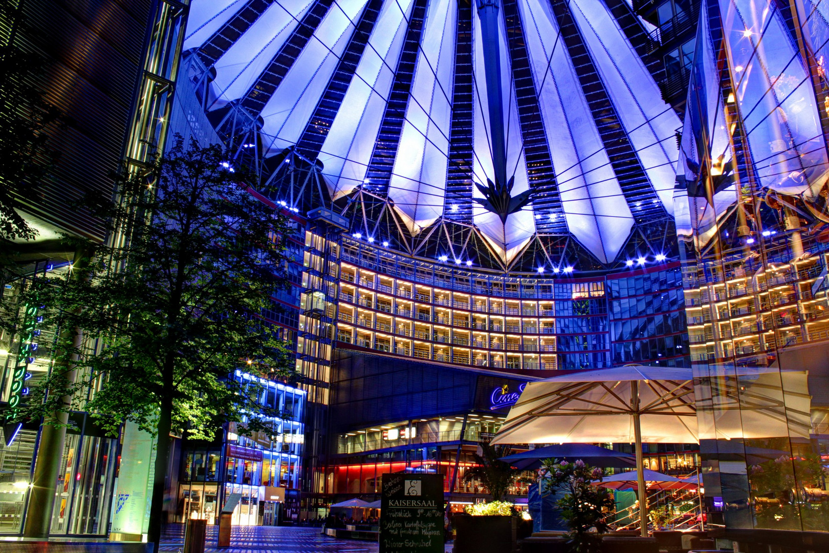 Sony Center Berlin bei Nacht