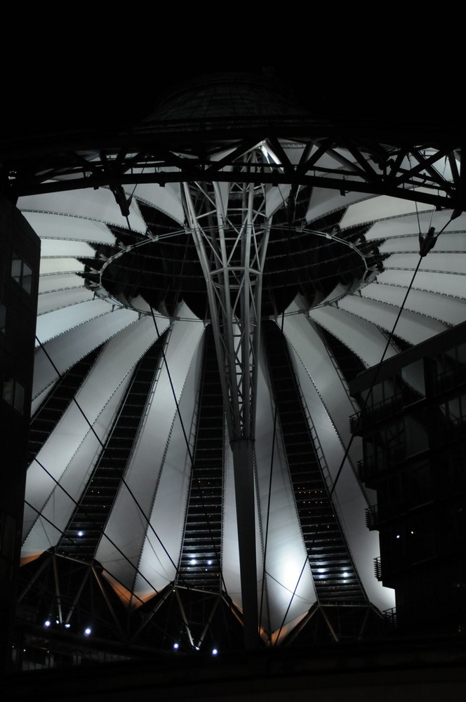 SONY-Center - Dach bei Nacht, Berlin