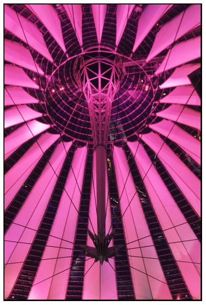 Sony Center - Farbenspiel