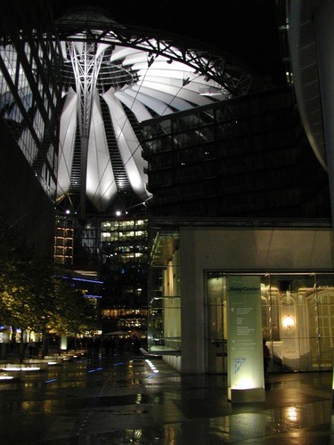 Sony Center -Ruhe in der Stadt