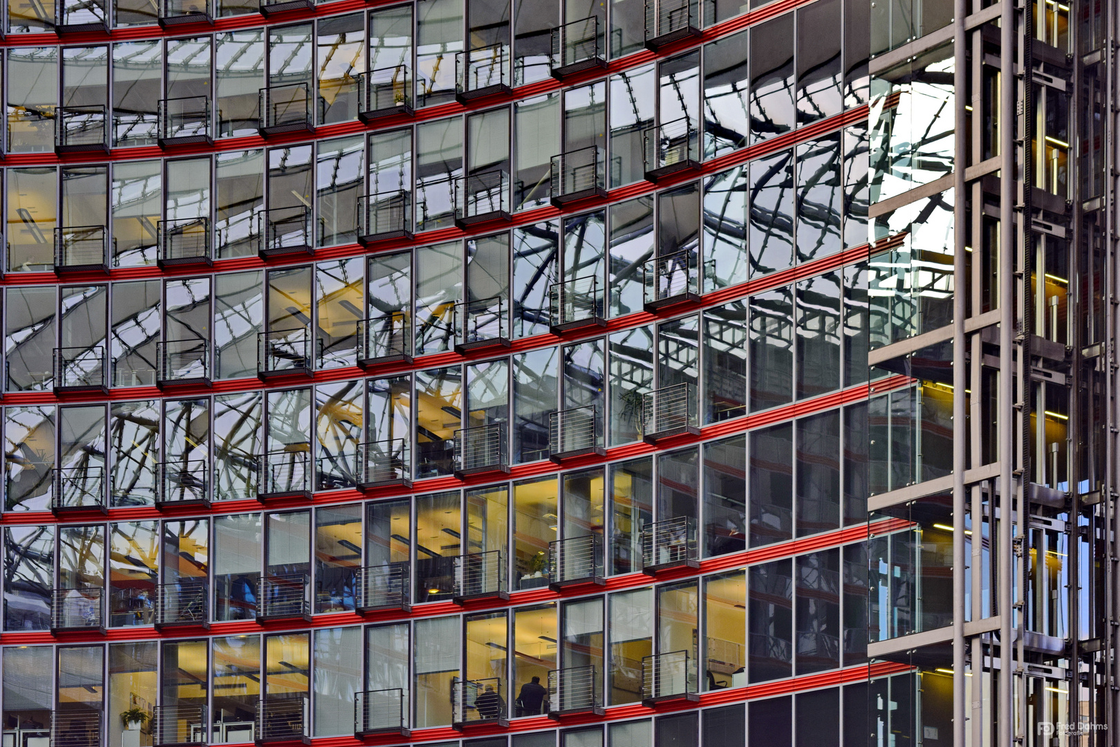 Sony Center, Stadtspiegel Berlin