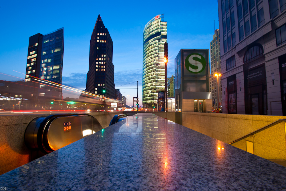 sonycenter im Sonnenuntergang