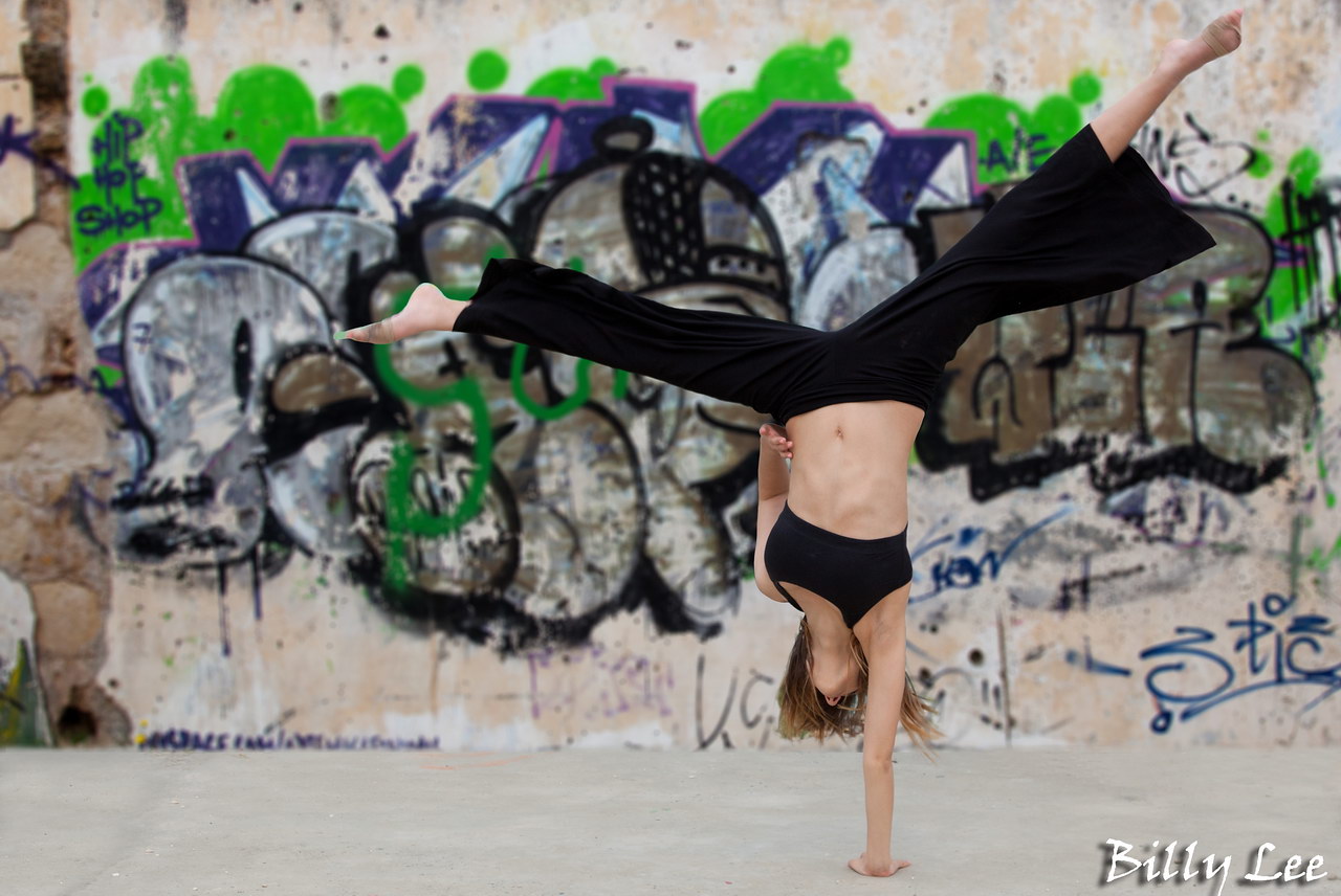 Sophia 4 - One hand stand