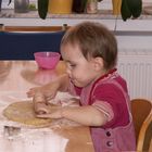 Sophie beim Backen