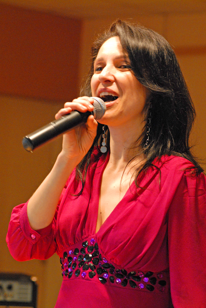 Sophie, la chanteuse du thé dansant photo et image | animations