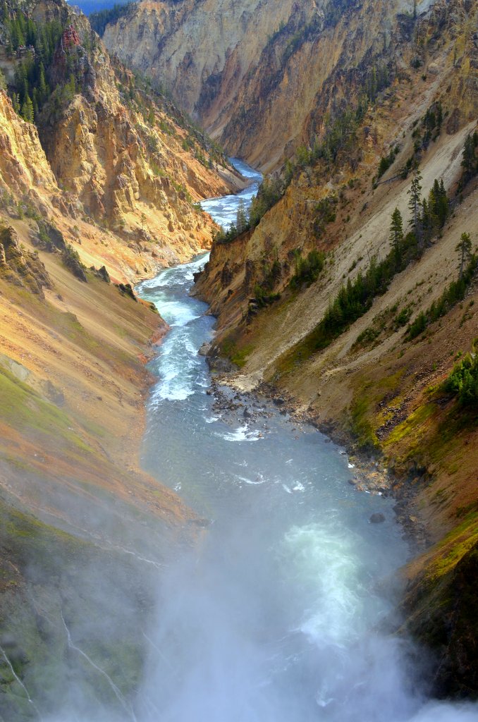 sopra la cascata fra i spruzzi