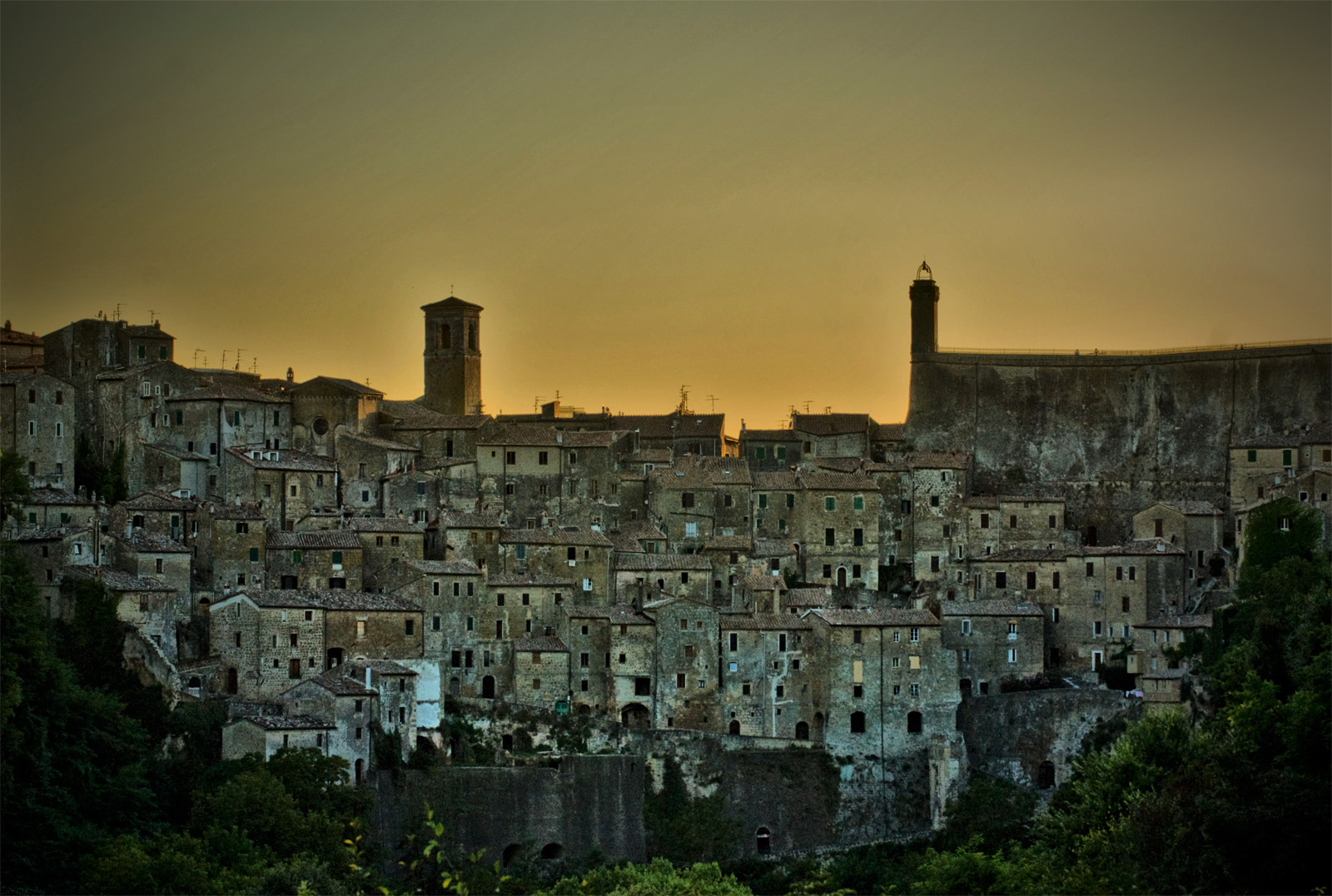 Sorano al tramonto