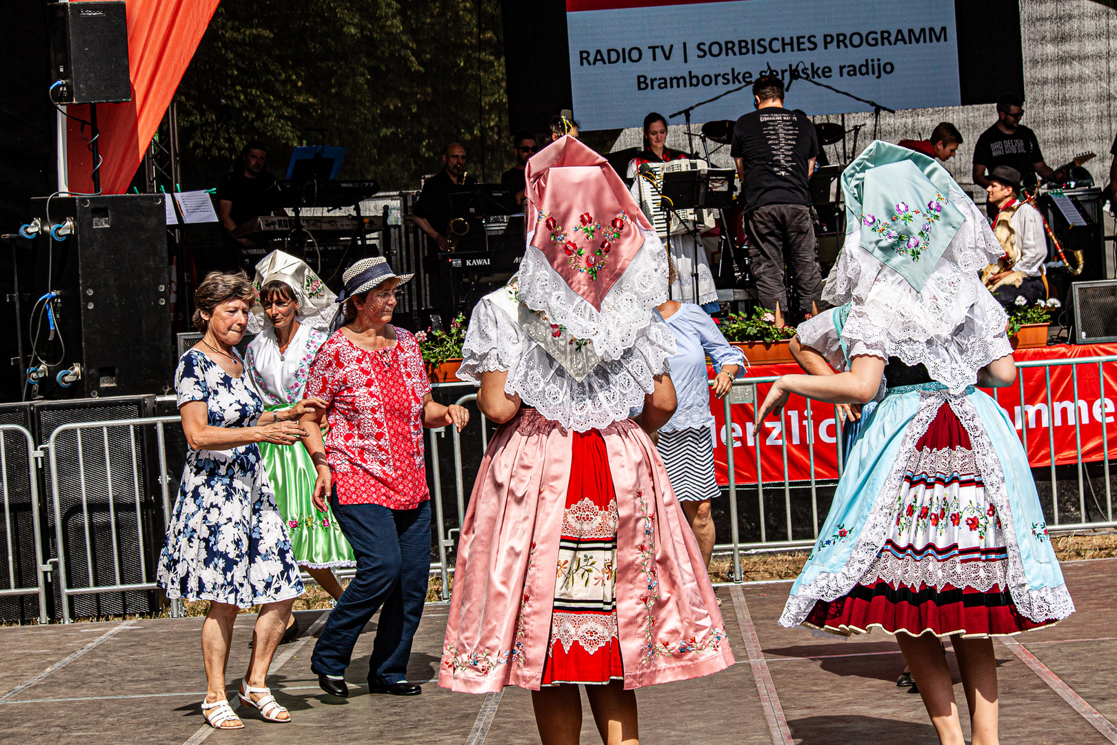 Sorbische Tracht beim Stadtfest.