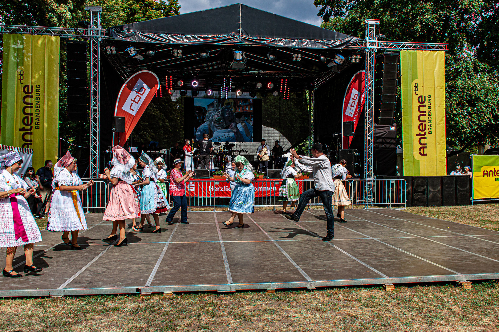 Sorbische Tracht beim Stadtfest.