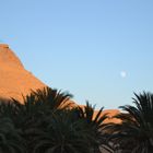 Sorge la luna sul deserto di pietre di Tataouine