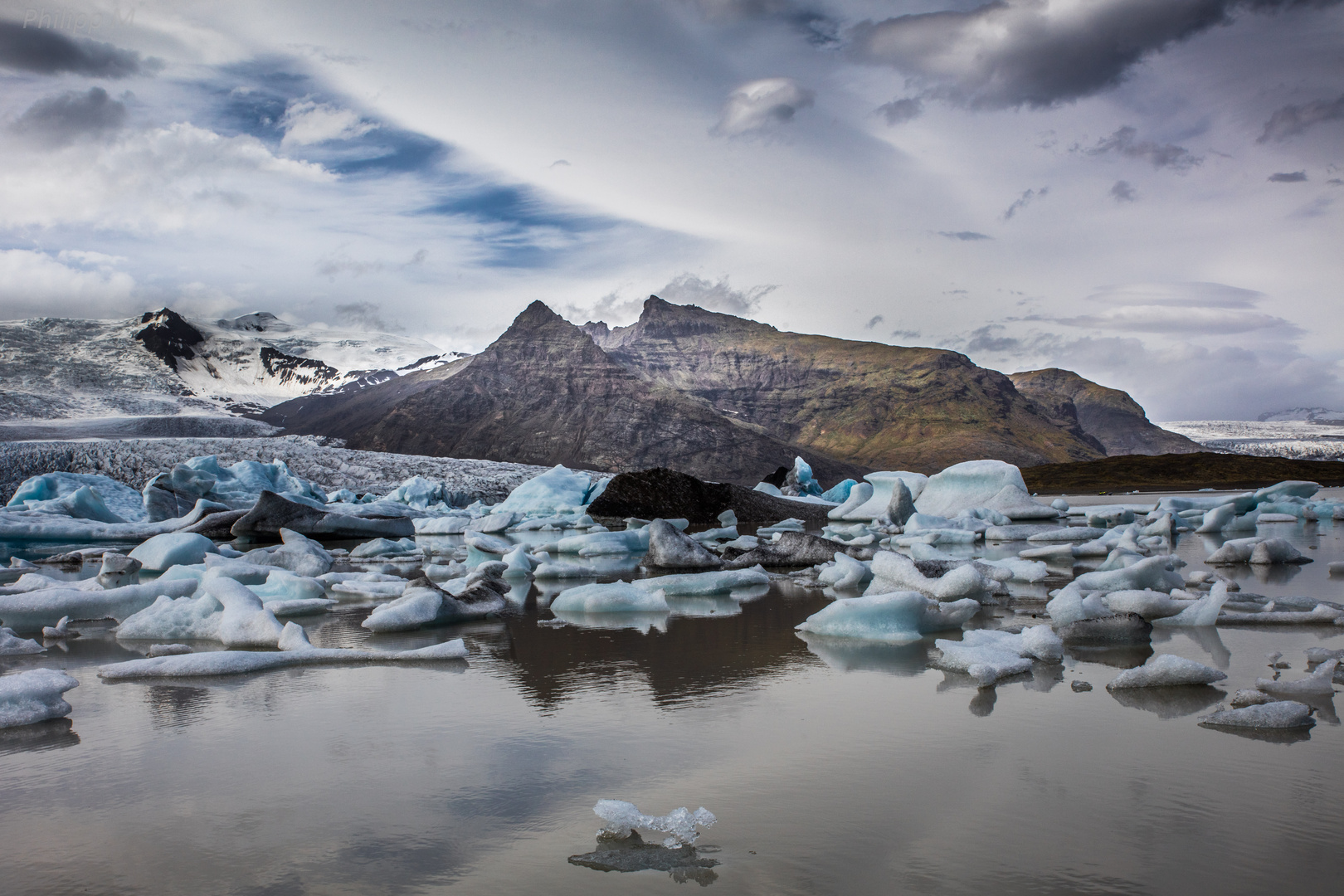 SORRY, jetzt ohne Sensorflecken: Gletscher neben Vulkangestein