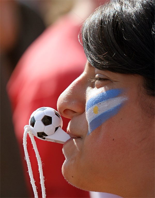 ... sorry, liebe Argentinierin, du hast wirklich hinter deiner Mannschaft gestanden