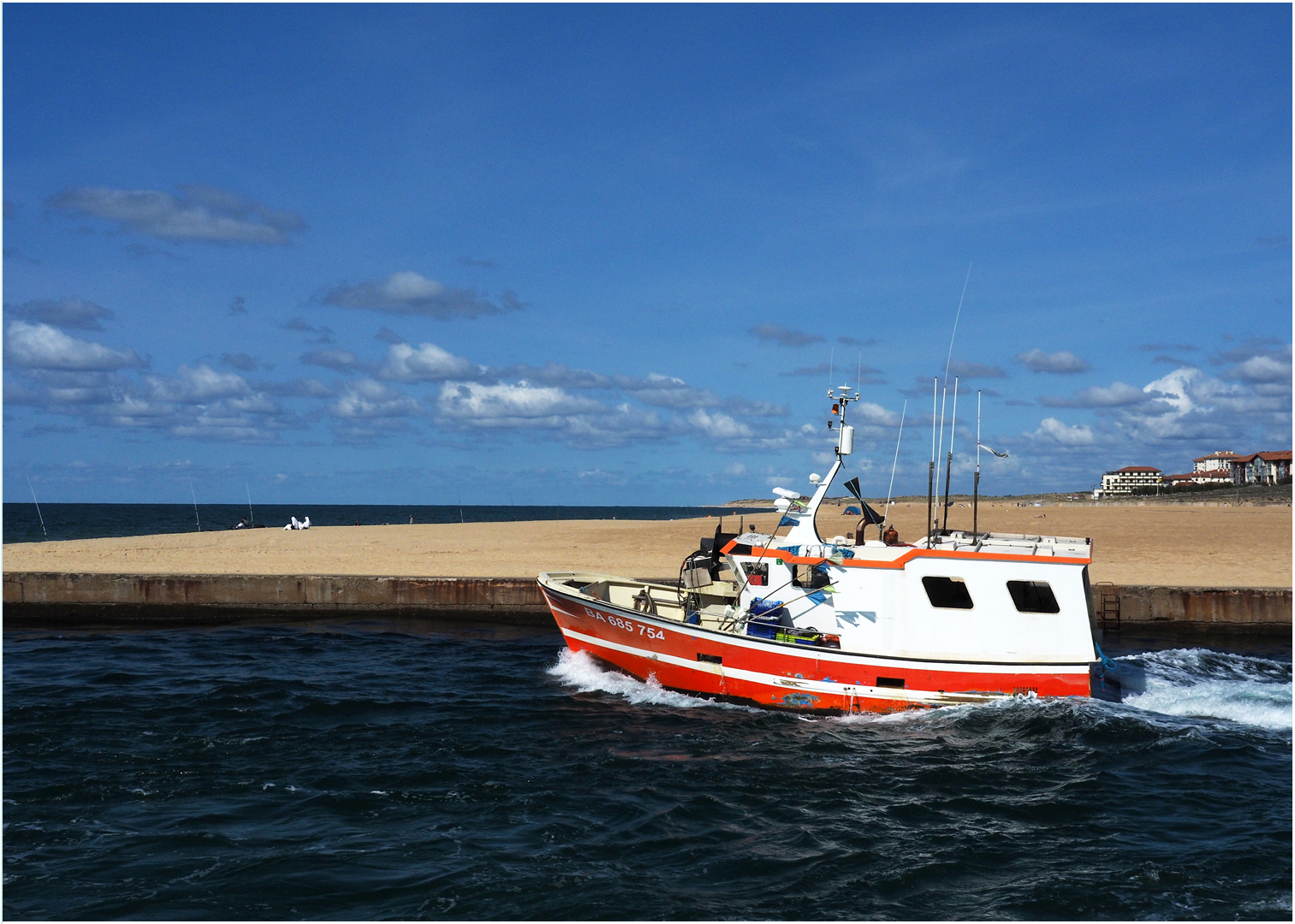 Sortie du chenal du Boucarot  --  Hossegor-Capbreton