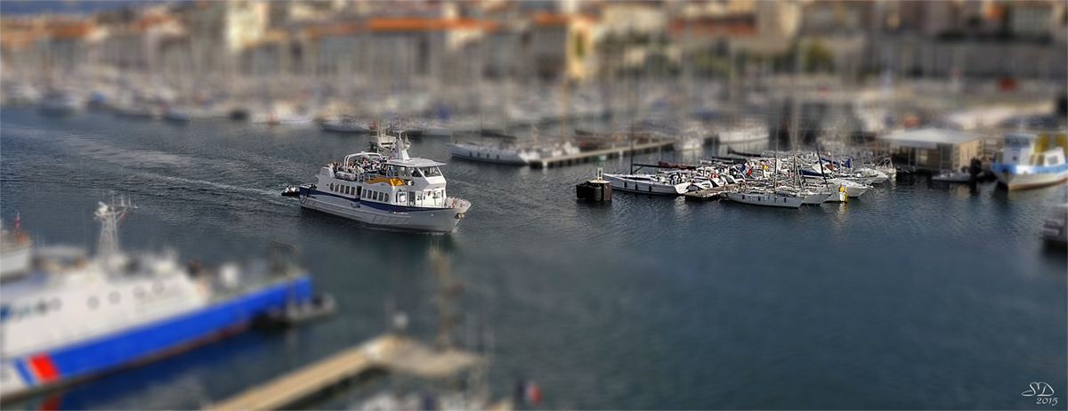 Sortie du Vieux Port photo et image  animations photographiques