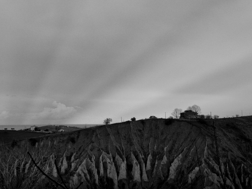 Sospesa tra cielo e terra