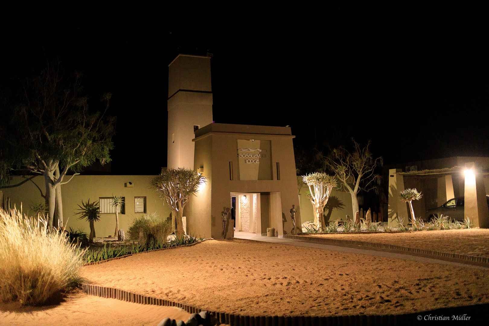 Sossusvlei Lodge bei Nacht