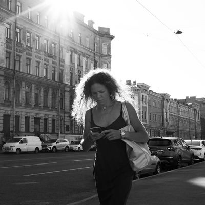 Sotto il sole lungo la strada