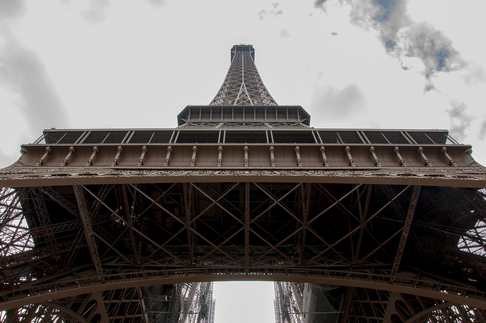 Sotto la Tour Eiffel