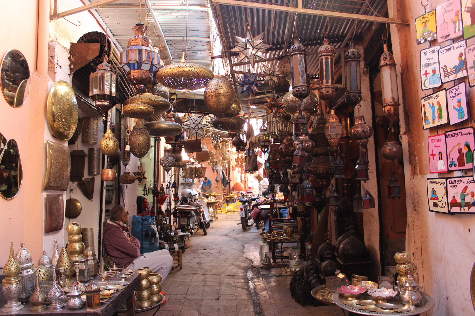  Souks in Marrakesch - " Leuchtenland"