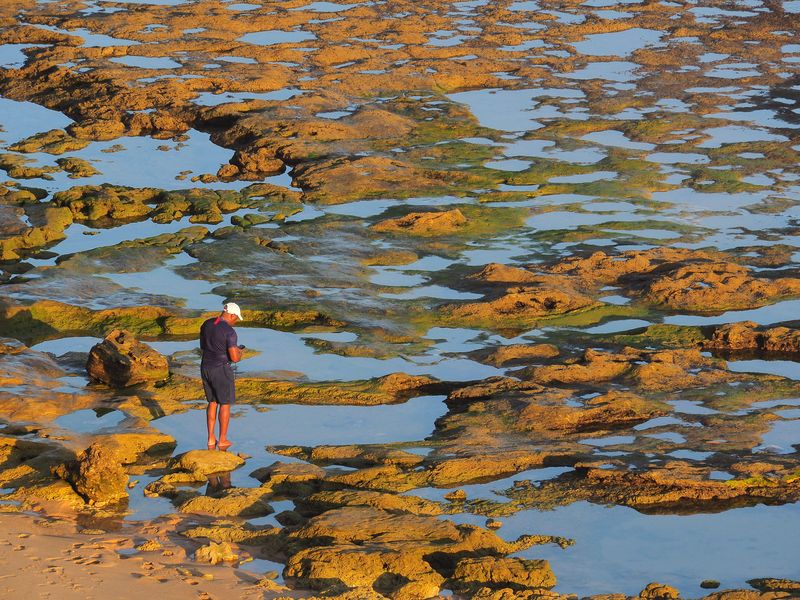 Sources d’eau douce sur la plage d'Olhos de Agua